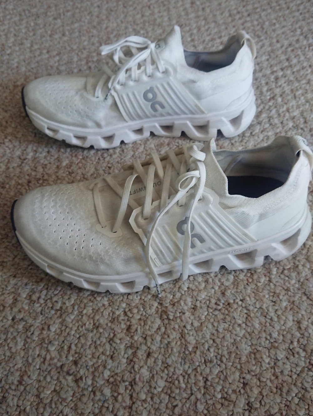 On Cloudswift All-White Running 4 running Sneakers size M10.5